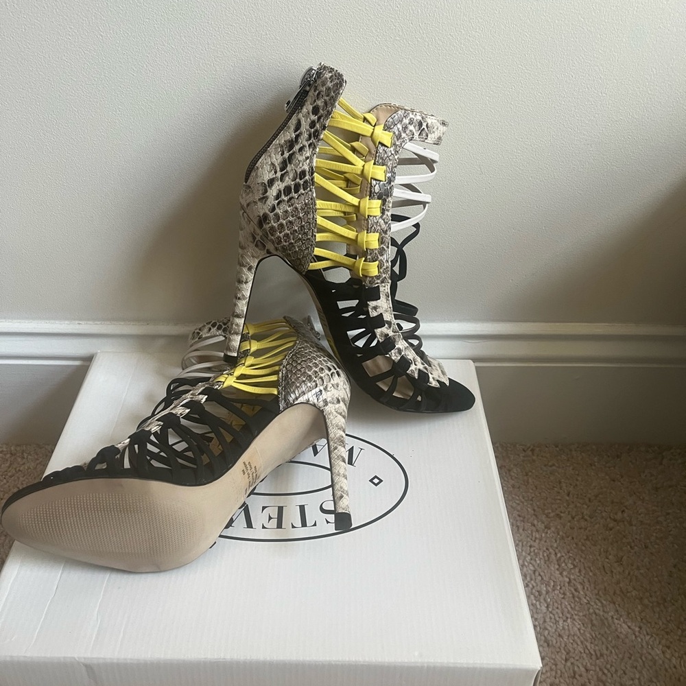 New Steve Madden Sleik Bright Snakeskin heels! Size 6! - Picture 4 of 10
